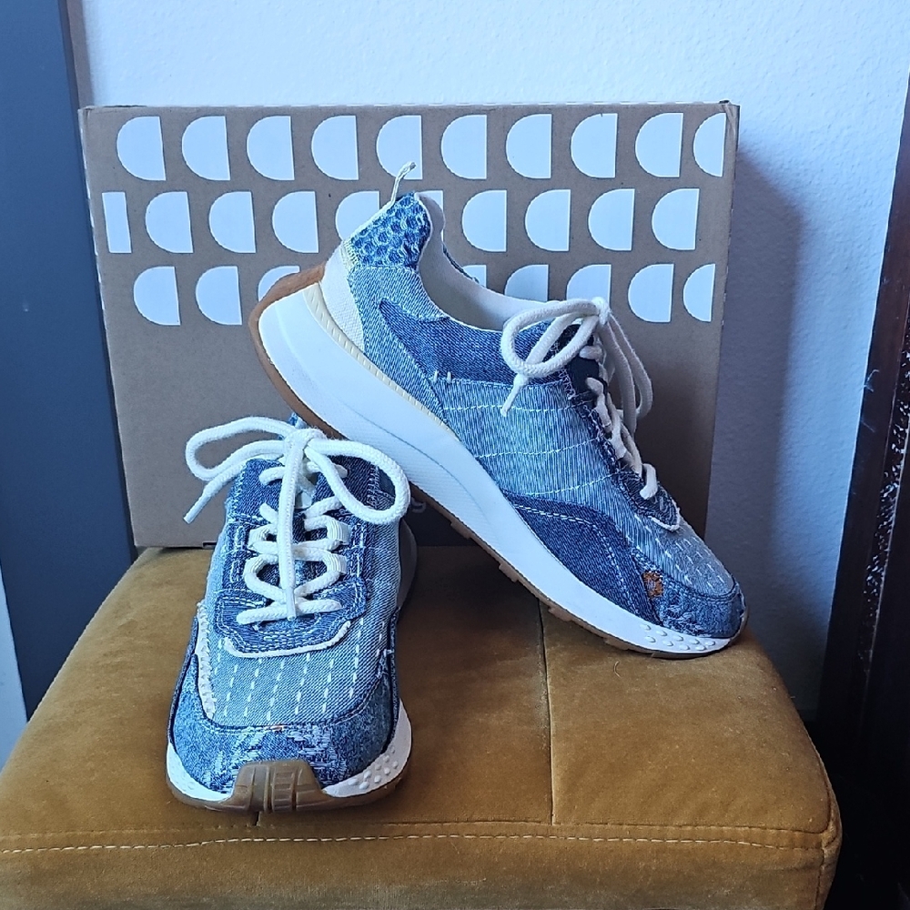 ●●DESIGUAL DENIM SNEAKERS SIZE 9 EUC●●